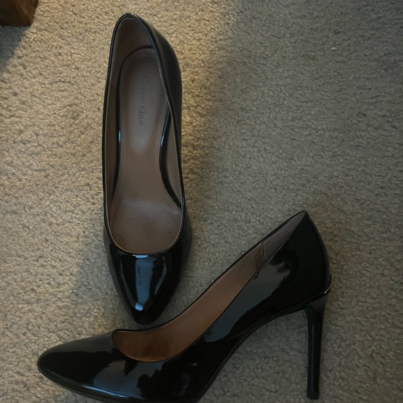 Calvin Klein patent leather pumps - Picture 4 of 4